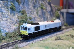 Esu-class-77-grijs_-front